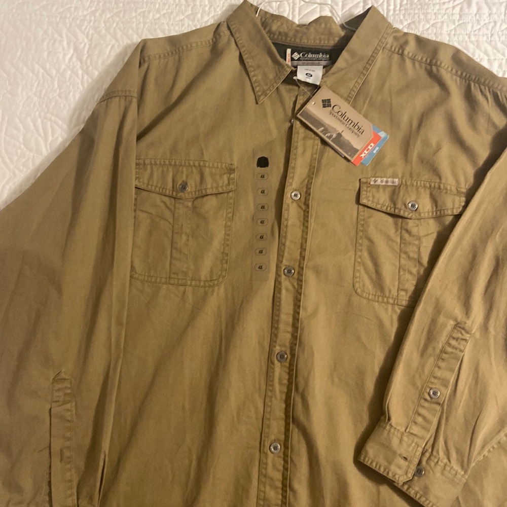 Men’s Columbia casual two pocket long sleeve shirt. Men’s size 4X.